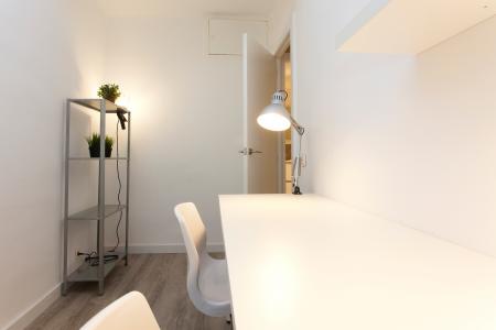 Apartamento ideal para compartilhar na rua Constitució com Olzinelles