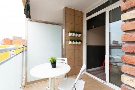 Apartamento ideal para compartilhar na rua Constitució com Olzinelles