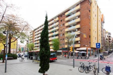Apartamento ideal para compartilhar na rua Constitució com Olzinelles