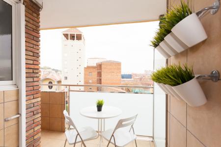 Apartamento ideal para compartilhar na rua Constitució com Olzinelles