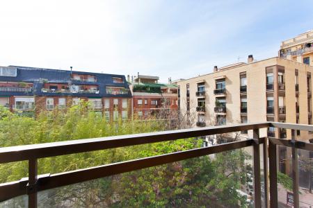 Appartement te huur in Barcelona Puigmartí - Plaça John Lennon