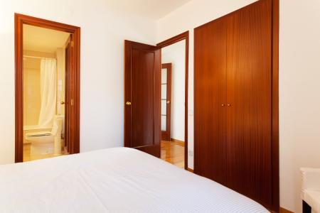 Appartement te huur in Barcelona Puigmartí - Plaça John Lennon