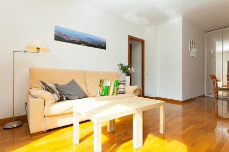 Appartement te huur in Barcelona Puigmartí - Plaça John Lennon