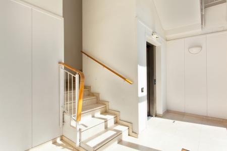 Appartement te huur in Barcelona Puigmartí - Plaça John Lennon