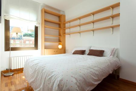 Appartement te huur in Barcelona Puigmartí - Plaça John Lennon