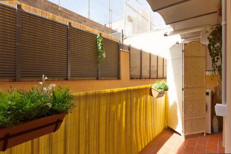 Appartamento con gran balcone in affitto in via Comte Urgell