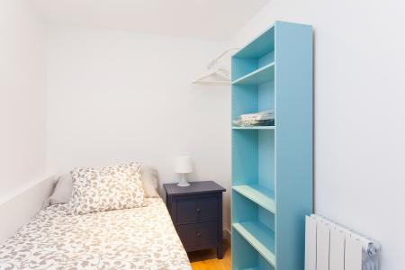 Appartamento con gran balcone in affitto in via Comte Urgell