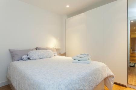 Appartamento con gran balcone in affitto in via Comte Urgell