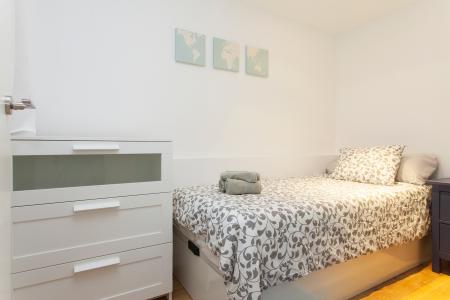 Appartamento con gran balcone in affitto in via Comte Urgell