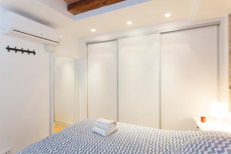 Appartamento con gran balcone in affitto in via Comte Urgell