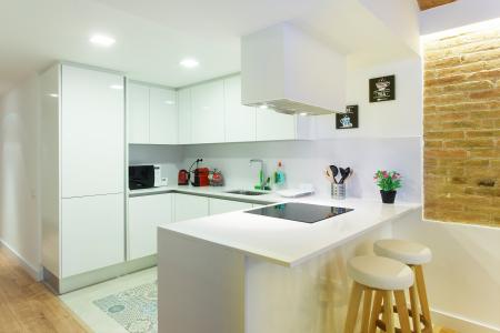 Appartamento con gran balcone in affitto in via Comte Urgell