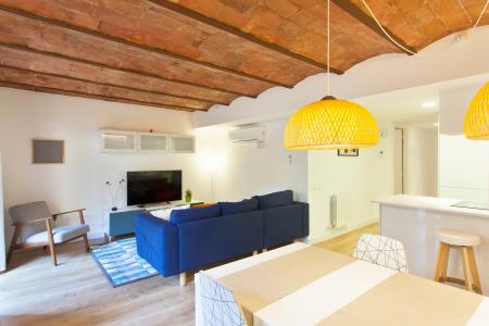 Appartamento con gran balcone in affitto in via Comte Urgell