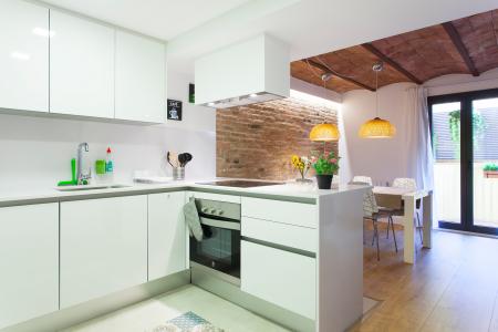 Appartamento con gran balcone in affitto in via Comte Urgell