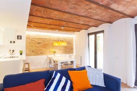 Appartamento con gran balcone in affitto in via Comte Urgell