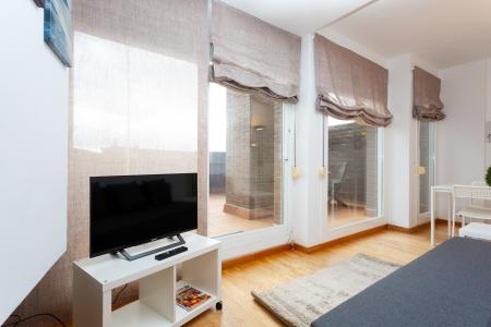 Amplio ático de alquiler en la Avenida Roma - Eixample