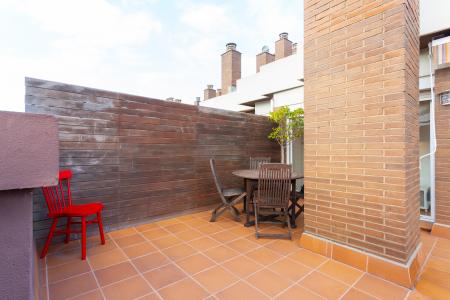 Amplio ático de alquiler en la Avenida Roma - Eixample