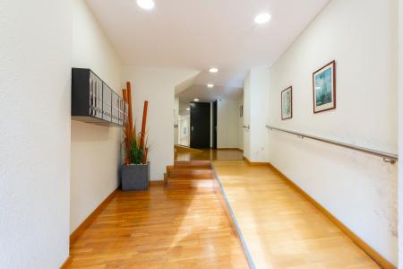 Amplio ático de alquiler en la Avenida Roma - Eixample