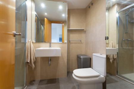 Amplio ático de alquiler en la Avenida Roma - Eixample