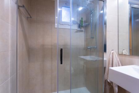 Amplio ático de alquiler en la Avenida Roma - Eixample