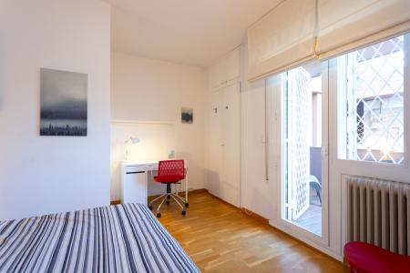 Amplio ático de alquiler en la Avenida Roma - Eixample