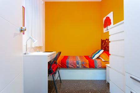Apartamento de aluguel temporário na R/ Sardenya com Almogavers