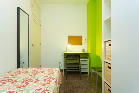 Apartamento de aluguel temporário na R/ Sardenya com Almogavers