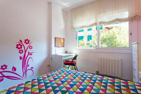 Apartamento de aluguel temporário na R/ Sardenya com Almogavers