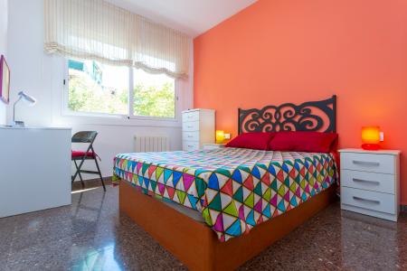 Apartamento de aluguel temporário na R/ Sardenya com Almogavers