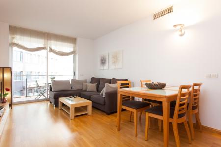 Espacioso apartamento en calle Roselló con Entença