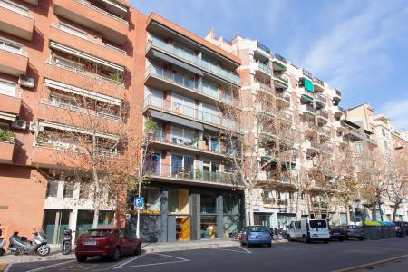Espacioso apartamento en calle Roselló con Entença