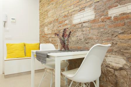 Si affitta luminoso monolocale in via Enamorats - Av. Diagonal