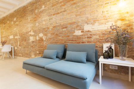 Si affitta luminoso monolocale in via Enamorats - Av. Diagonal