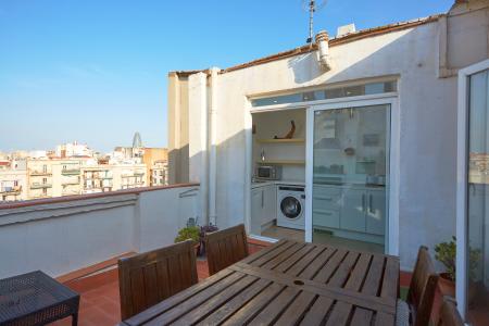 Appartamento con grande e accogliente terrazza