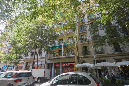 Magnífico piso con 3 dormitorios y balcón en carrer de Provença