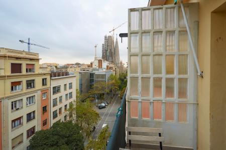 Magnífico piso con 3 dormitorios y balcón en carrer de Provença