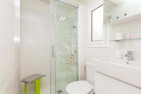 Moderno piso de alquiler en calle Sitges - Plaza Universitat