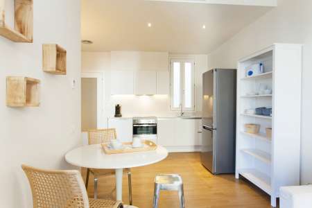 Appartamento con balcone in affitto in via Villarroel