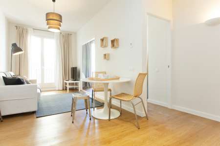 Appartamento con balcone in affitto in via Villarroel