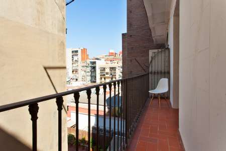 Appartamento con balcone in affitto in via Villarroel