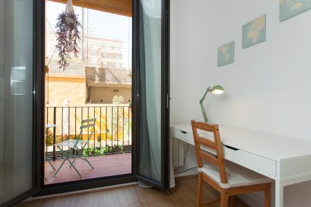 Alquiler ático en calle Comte Urgell con Valencia