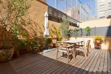 Alquiler ático en calle Comte Urgell con Valencia