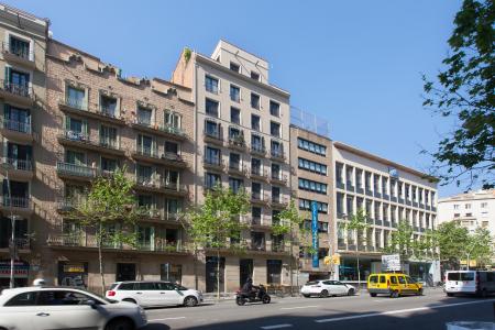 Alquiler ático en calle Comte Urgell con Valencia