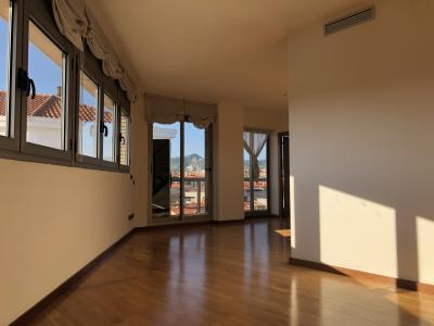 Dúplex te huur in Sant Joan Despí Rb Josep Maria Jujol - Verdaguer